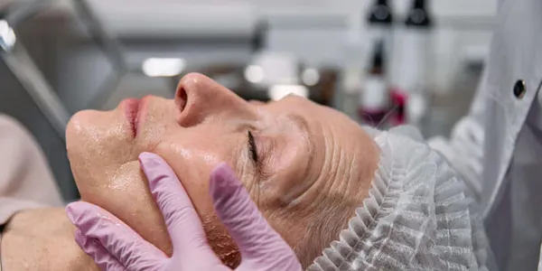 Moderne Hautverjüngung: Laser, Microneedling und HIFU im Vergleich