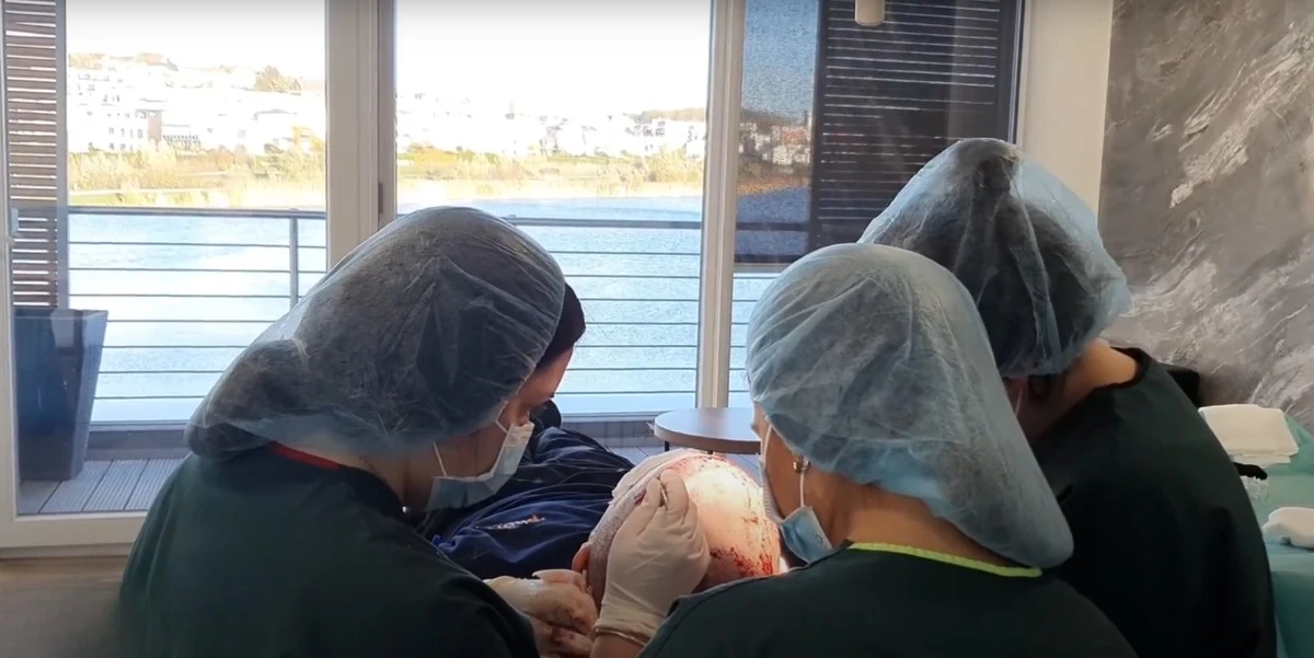Haarausfall verstehen: Ursachen, Diagnose und moderne Behandlungsansätze